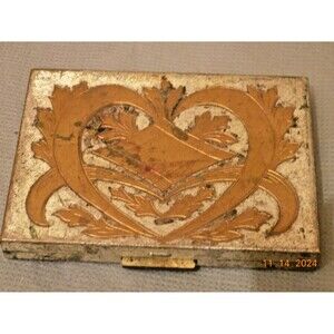 Vintage ladies makeup compact